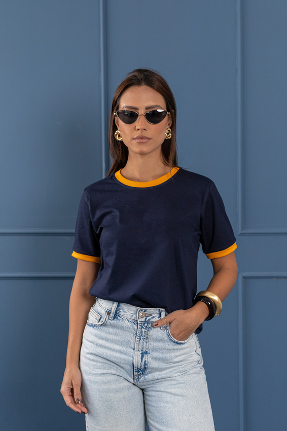 Tshirt Bicolor Lisa Azul Dark Blue Punho Amarelo